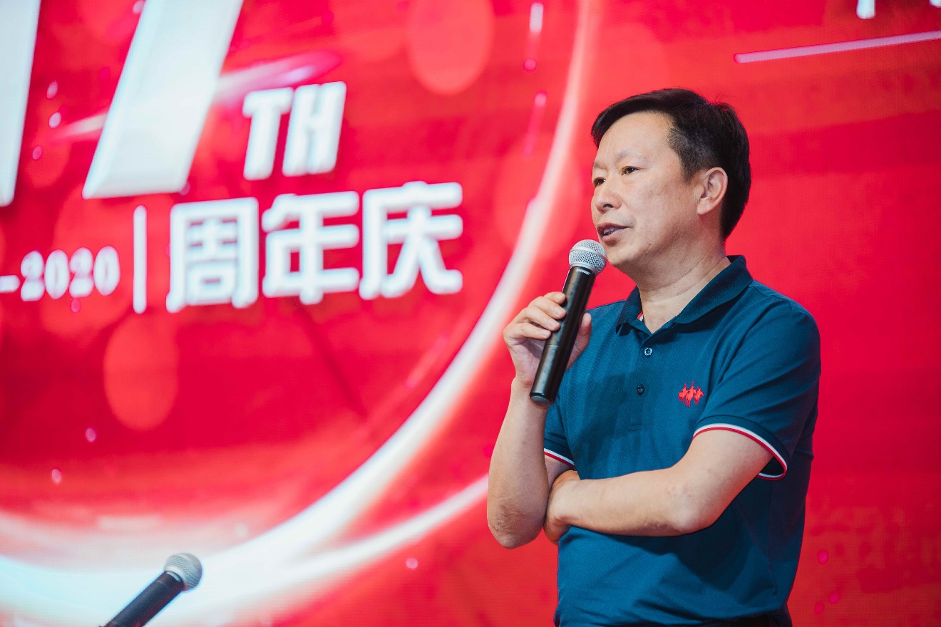 龙八国际十七载 因你更精彩