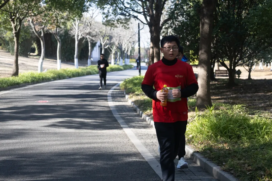 回望2024 启航2025 | 龙八国际股份2025年度战略年会顺利召开